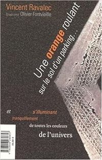 Vincent Ravalec - Une orange roulant sur le sol d'un parking