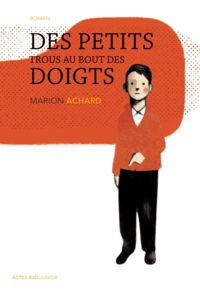 Couverture du livre Des petits trous au bout des doigts - Marion Achard